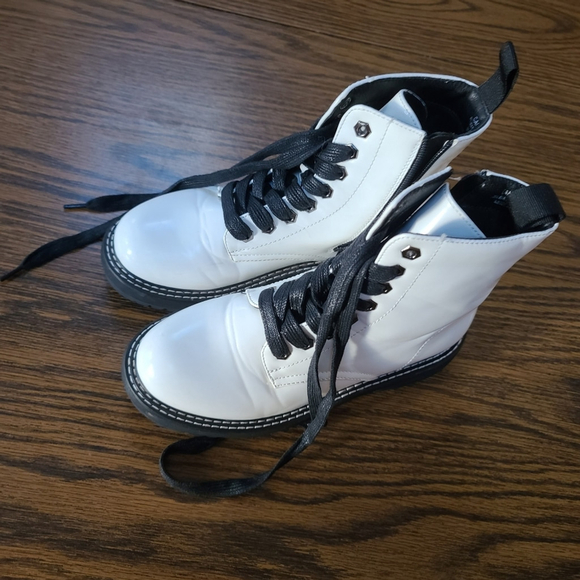 Dunes Cannon White Lace-Up Booties Size 6.5M - Picture 8 of 8